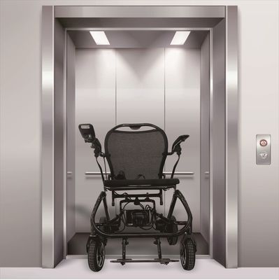Cadeira de rodas elétrica totalmente automática conveniente com design leve e velocidade de 6 km/h