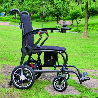 910mm*610mm*875mm Mini Full Carbon Fiber Electric Wheelchair 11,5kg 330lbs Carga